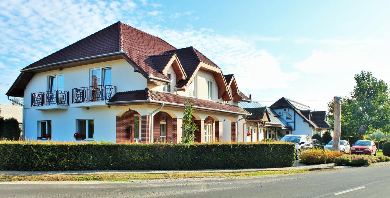 Fonix Apartmanhaz Nagypali Luaran gambar