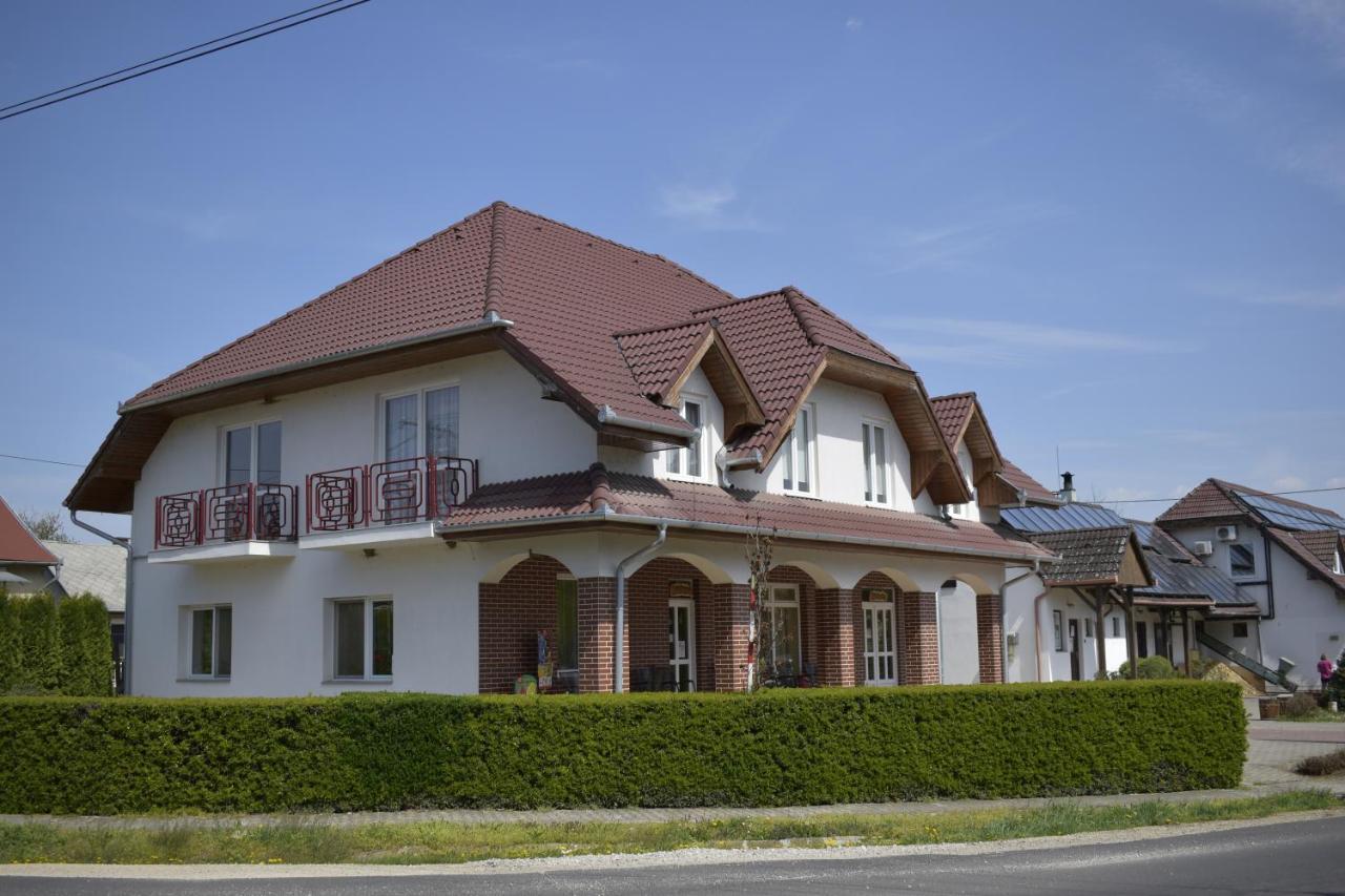Fonix Apartmanhaz Nagypali Luaran gambar