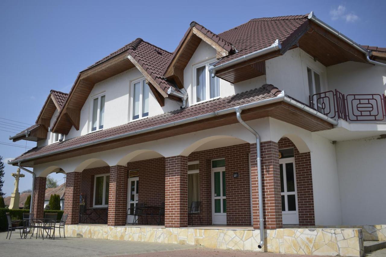 Fonix Apartmanhaz Nagypali Luaran gambar